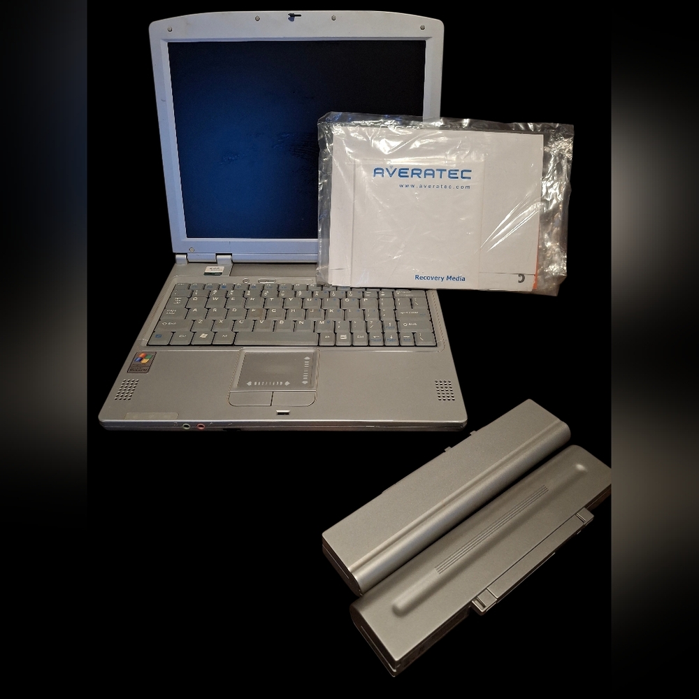 Averatec 3200 AMD Athlon XP-Mobile 256M 20GB HDD /Drive 2200+3200 WIFI NO OS inc